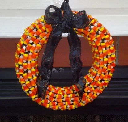 how to make a Halloween wreath from candy corn